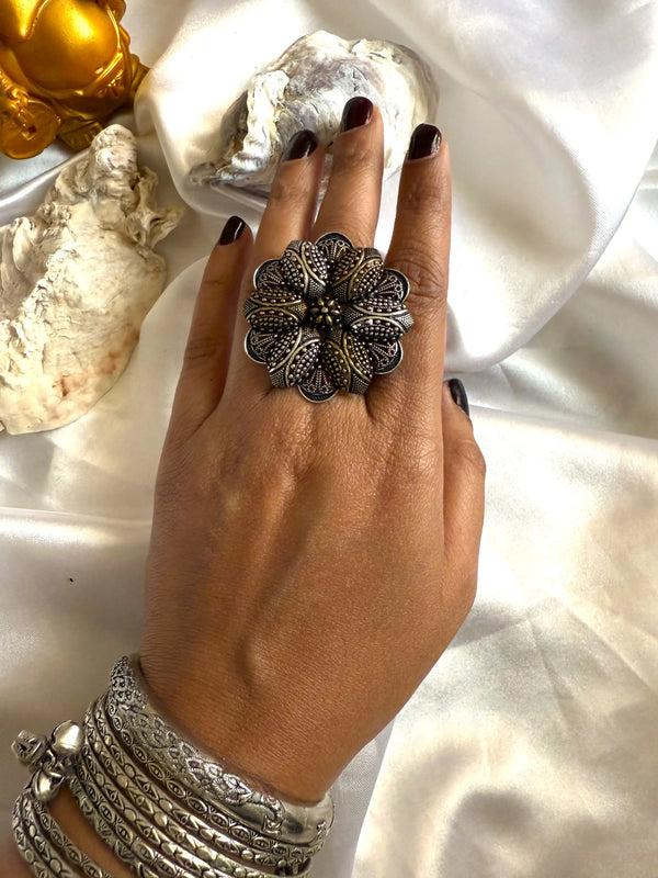Alia Oxidize Dual Tone Finer Ring