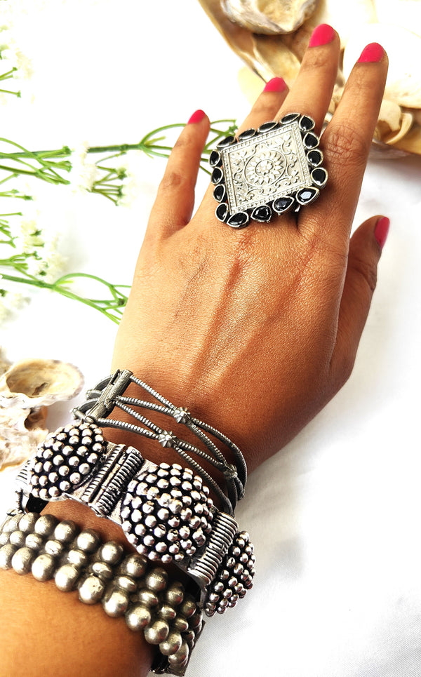 Alia Black Color Square Finger Ring