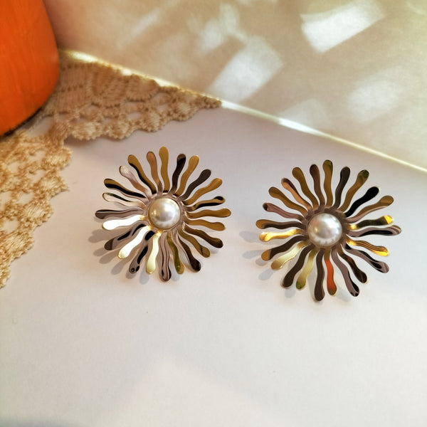Gia Sunburst Pearl Stud Earring