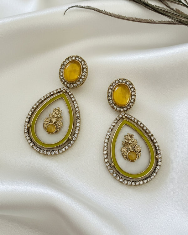 Inaya Yelllow And Golden Earrings