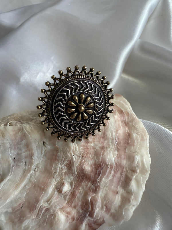 Alia Dual-Tone Oxidize Ring