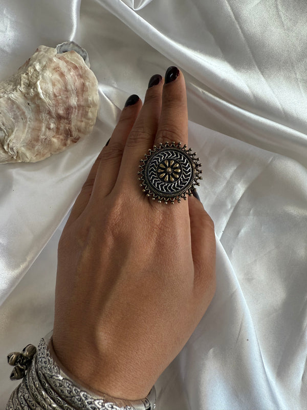 Alia Dual-Tone Oxidize Ring