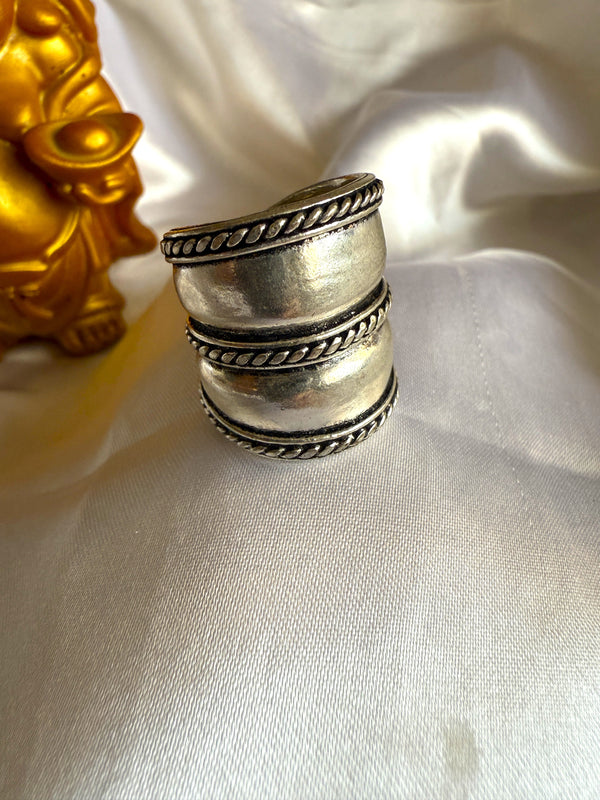 Alia Bold Oxidized Silver Finger Ring