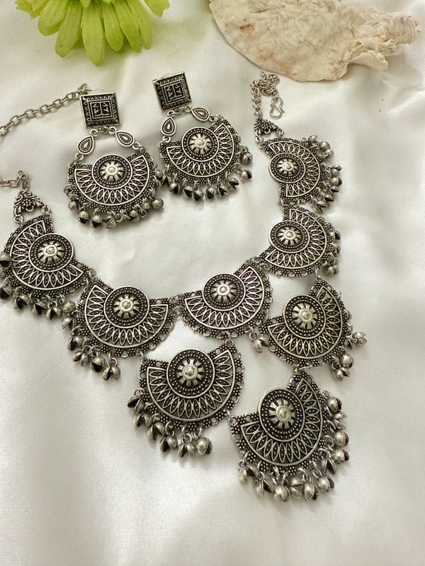 Myra Oxidize Neckline Necklace