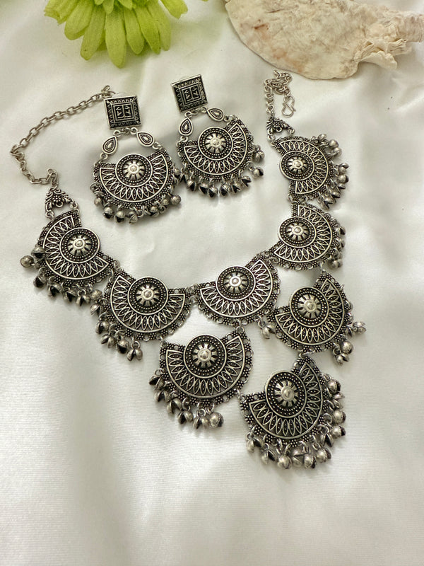 Myra Oxidize Neckline Necklace