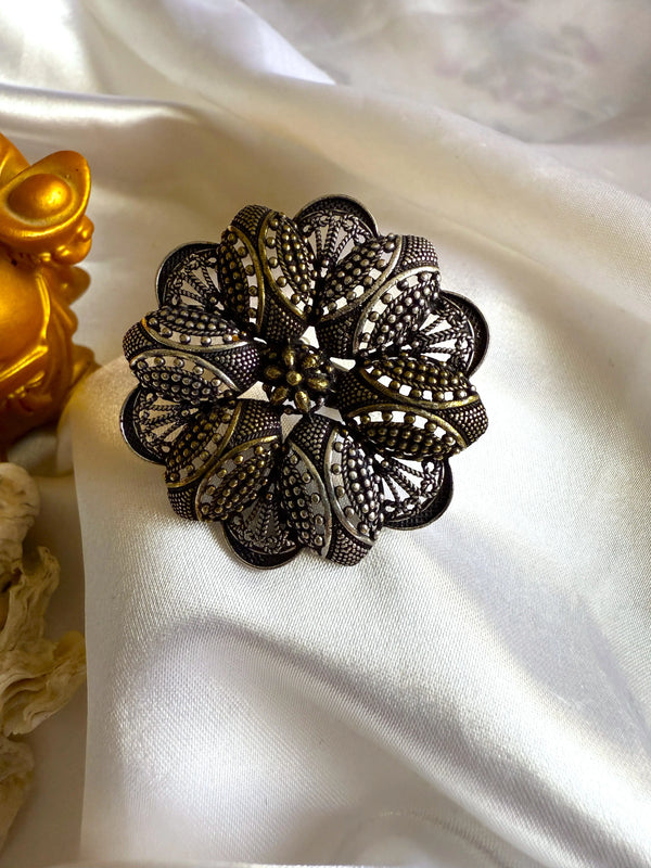 Alia Oxidize Dual Tone Finer Ring